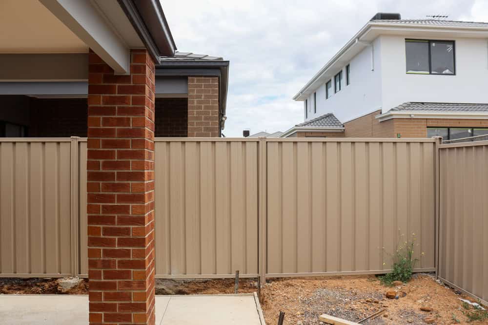 What Are My Rights When My Neighbor Owns the Wall I Want to Paint Epsom?
